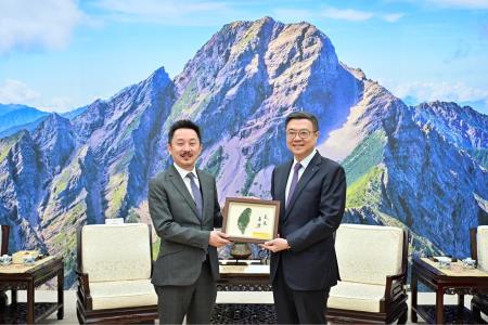 卓院長今(27)日接見「北美洲臺灣商會聯合總會回國訪問團」照片 共8張　共8張
