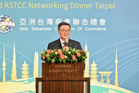 卓院長今（17）日出席「第32屆亞洲台灣商會聯合總會交流晚宴」照片 共4張　共4張