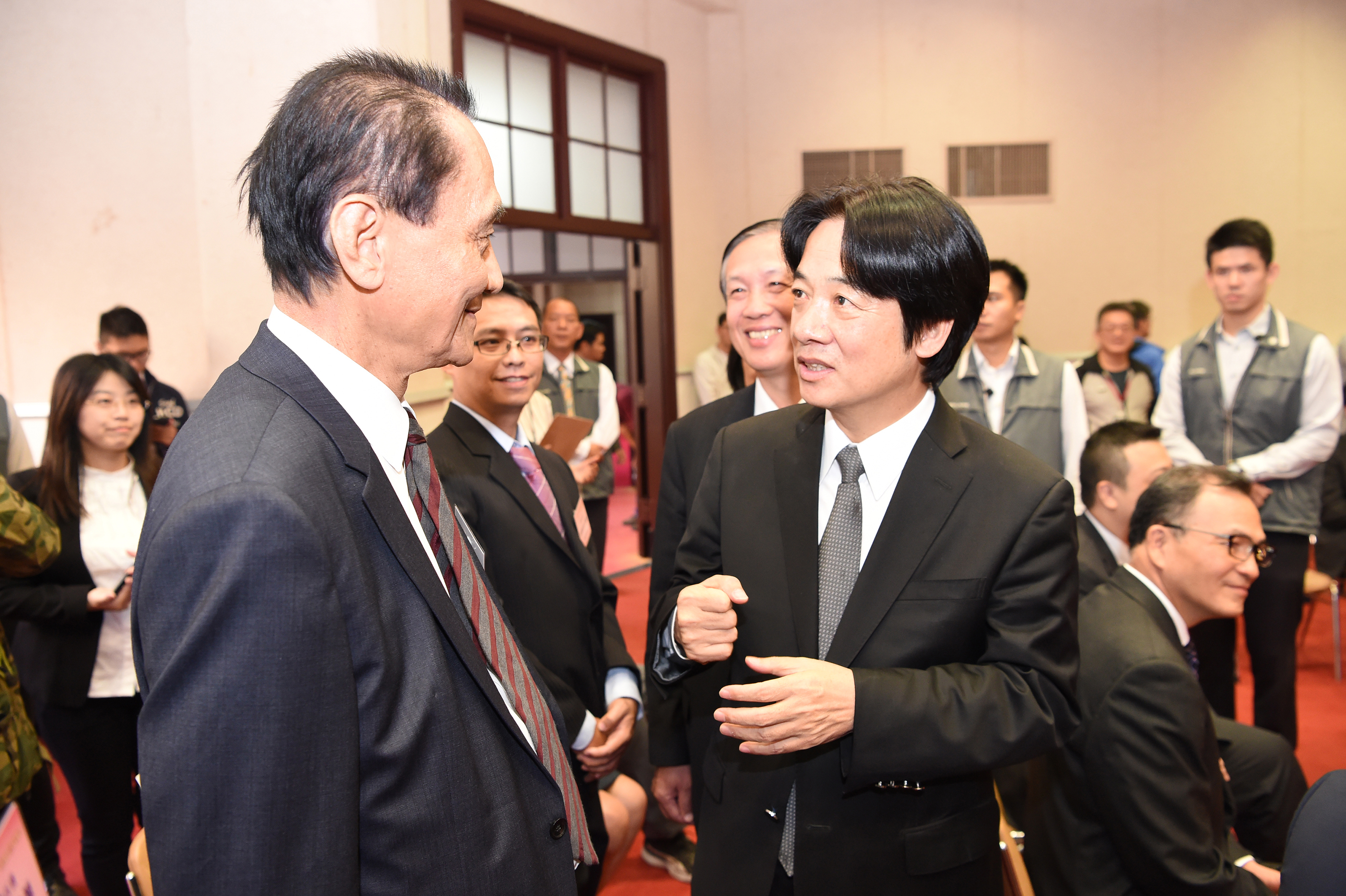 賴揆：政府持續做為經濟發展後盾 期勉社會共同努力促進國家發展 　共6張