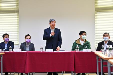 2023年2月3日行政院長陳建仁參訪朝友工業公司暨螺絲螺帽產業座談會1