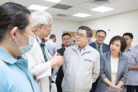 2026年8月23日行政院長卓榮泰出席「健保復健病房試辦計畫觀摩記者會」 　共7張