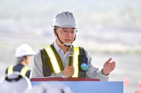2026年10月29日行政院長卓榮泰視察馬太鞍溪防洪工程進度　共8張