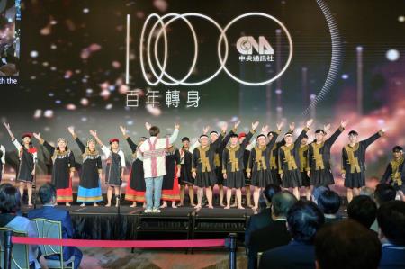 卓院長今（1）日出席「百年轉身‧自由永續－中央社百年社慶暨改制28週年酒會」照片 共8張　共8張