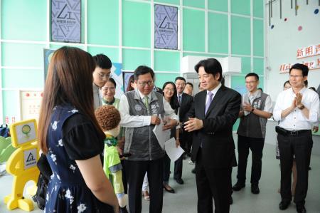 1070728行政院長賴清德參訪新明青創基地_1