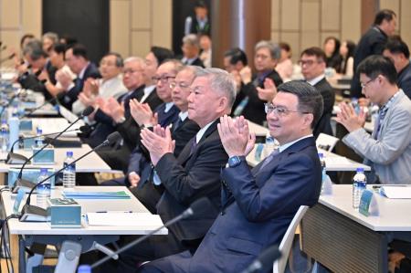 2024年8月26日行政院長卓榮泰出席2024行政院生技產業策略 諮議委員會議開幕式。　共5張