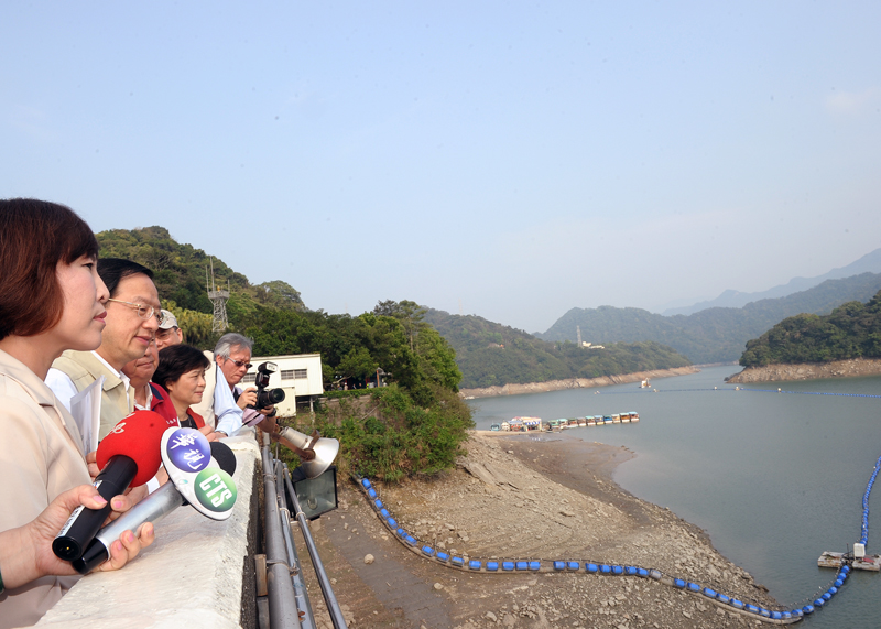 江揆視察石門水庫水情  呼籲全國民眾節約用水 　共1張