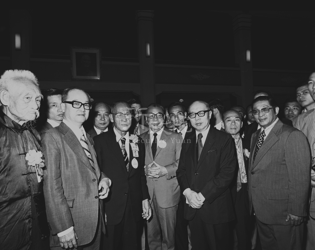 1974年10月12日行政院院長蔣經國出席十月慶典僑團招待茶會 共6張 　共6張