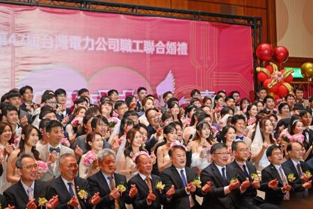2026年10月3日行政院長卓榮泰出席「台電公司115年職工聯合婚禮」 　共9張