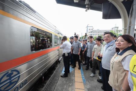 2026年7月25日行政院長卓榮泰搭乘台鐵集集線區間列車 　共11張