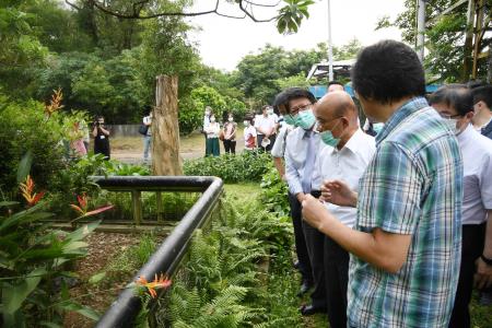 2019年5月25日_3行政院長蘇貞昌參訪國立屏東科技大學-保育類野生動物收容中心_1 　共3張