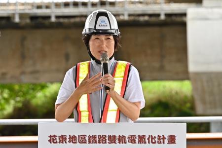 2024年10月26日行政院長卓榮泰視察花東地區鐵路雙軌電氣化計畫。　共10張
