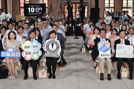 2024年7月9日行政院副院長鄭麗君出席「2024總統盃黑客松」徵件啟動記者會6 　共6張