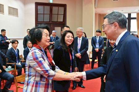2025年4月2日行政院長卓榮泰接見「第32屆亞洲臺灣商會聯合總會回國訪問團」　共9張
