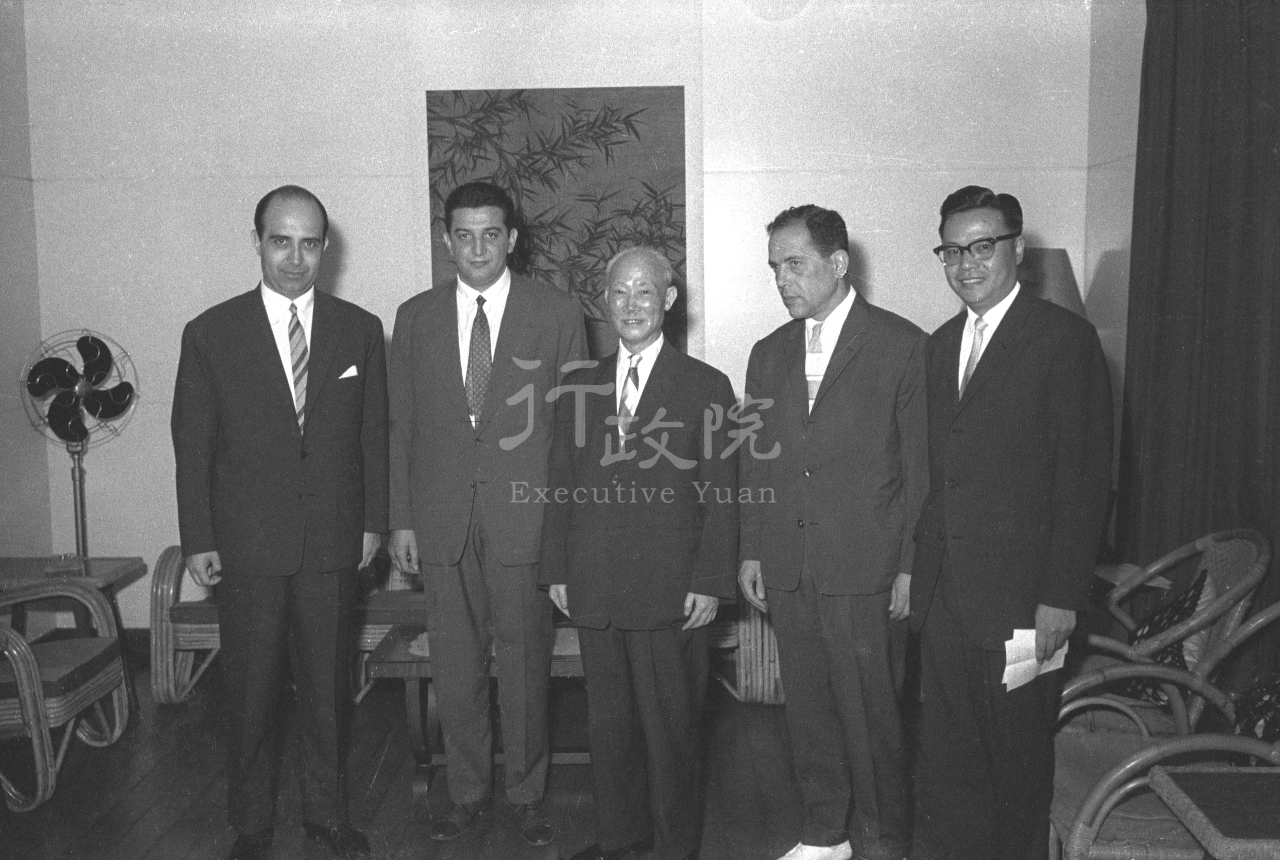 1962年6月29日副總統陳誠接見希臘報人柯．普洛士及帕薩拉里斯萊等人 共1張 　共1張