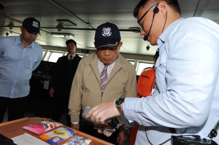 1080131行政院長蘇貞昌視察台北港海巡基地暨慰勤DSC_9892　共8張