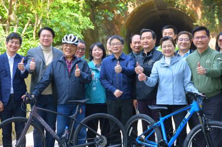 2021年2月20日行政院長蘇貞昌視察基隆河水防道路兼自行車道規劃辦理情形_3　共7張