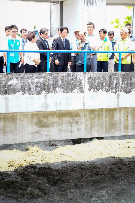 1070602-行政院長賴清德視察「台南水情暨南化水庫水利設施-嘉南大圳南北幹渠分水工」IMG_3547.JPG　共5張