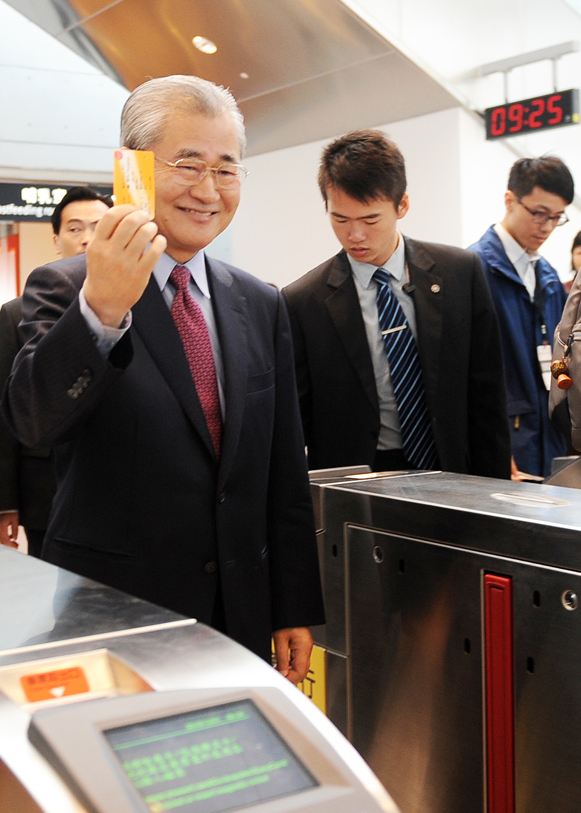 高鐵苗彰雲三站通車營運 毛揆：帶動地方發展與活化城鄉交流　共4張