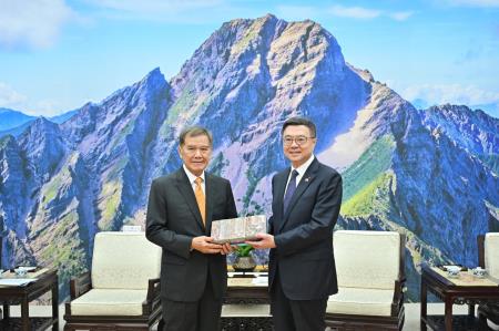2024年5月22日行政院長卓榮泰接見新加坡「第16任總統暨副總統就職典禮」訪團。　共6張