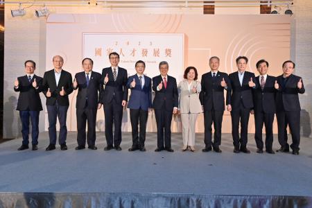 陳院長今(5)日出席2023國家人才發展獎頒獎典禮照片_12 共14張