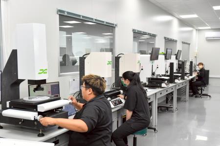 2026年5月5日行政院長卓榮泰參訪千里眼精密部件股份有限公司 　共7張