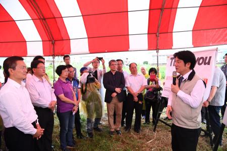 1070618行政院長賴清德視察彰化縣污水下水道建設情形_和美鎮水資源回收中心預定地_2　共9張