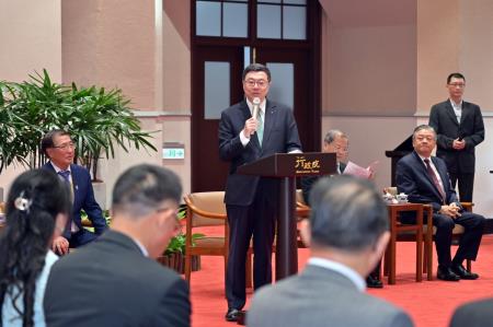卓院長今(19)日接見「世界臺灣商會聯合總會第30屆回國訪問暨投資考察團」照片 共8張　共8張