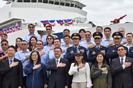 2024年6月3日行政院長卓榮泰出席海委會海巡署「113年端節威力掃蕩誓師暨接裝典禮」　共13張