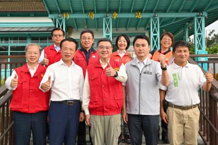 2024月8月1日行政院長卓榮泰視察阿里山林業鐵路邊坡土石崩落災損暨搶修情形 _5_