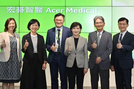 2024年8月29日行政院副院長鄭麗君參訪宏碁智醫股份有限公司 　共7張