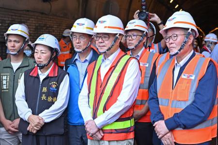 2024年5月22日行政院長卓榮泰視察公路搶修復建進度-下清水橋。
