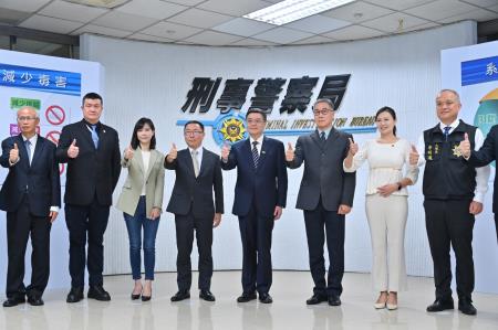 卓院長今(27)日出席「第11波安居緝毒專案」成果記者會照片 共10張