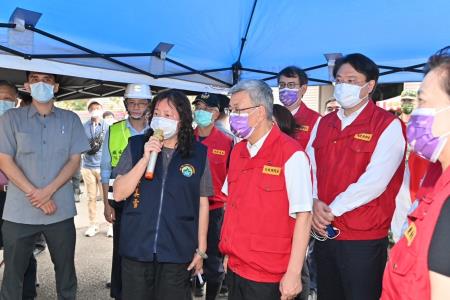 陳院長今(23)日赴屏東前進指揮所現地視察照片