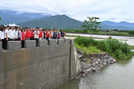 2026年6月27日行政院長卓榮泰視察屏東內埔鄉中林排水改善工程 　共12張