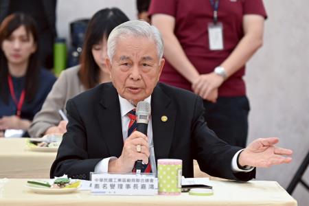 2025年4月19日行政院長卓榮泰出席新北場次產業座談會_7　共10張