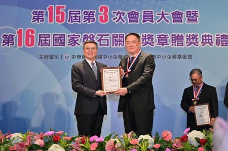 2024年6月26日行政院長卓榮泰出席「中華民國全國中小企業總會第15屆第3次會員大會暨第16屆國家磐石關懷獎章贈獎典禮」。　共7張