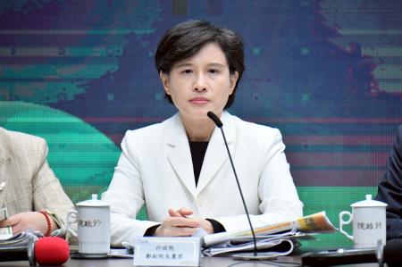 LINE_ALBUM_1120院版《財政收支劃分法》修正草案說明記者會_251120_5_0 　共8張