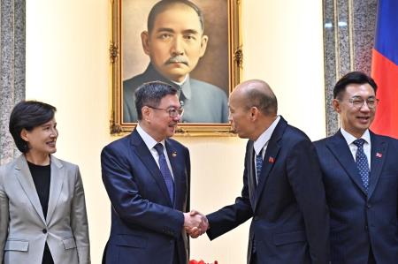 卓院長今(22)日拜會立法院長韓國瑜照片 共6張　共6張
