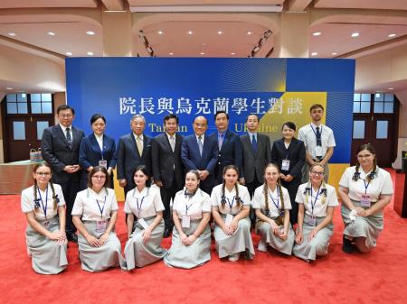 2022年7月22日行政院長蘇貞昌接見烏克蘭學生代表一行 _5_　共6張