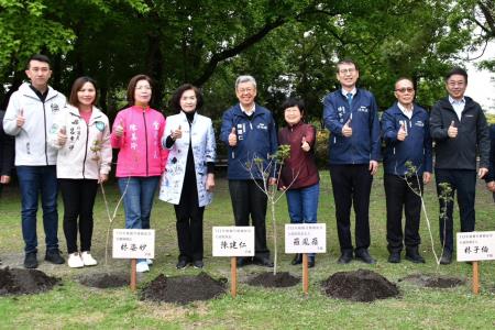 2024年3月10日行政院長陳建仁出席「傳承下個百年 植樹羅東林場」植樹活動12