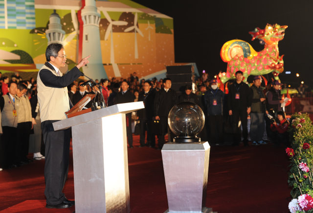張揆出席2016臺灣燈會 祈願攜手同心以活力面對挑戰 　共4張