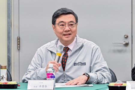 2025年12月28日行政院長卓榮泰訪視臺北市第一果菜批發市場　共7張