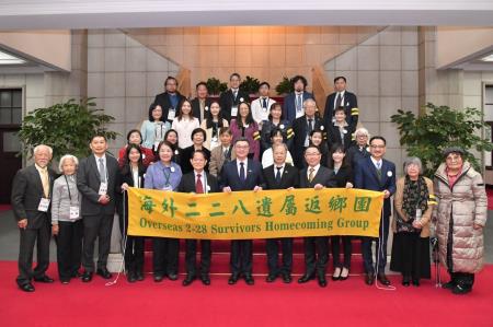2025年2月24日行政院長卓榮泰接見「2025年海外二二八遺屬返鄉團」。 　共8張