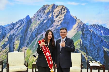 卓院長今（1）日接見國際青年商會中華民國總會「第62屆十大傑出青年當選人」照片_5 共10張　共10張