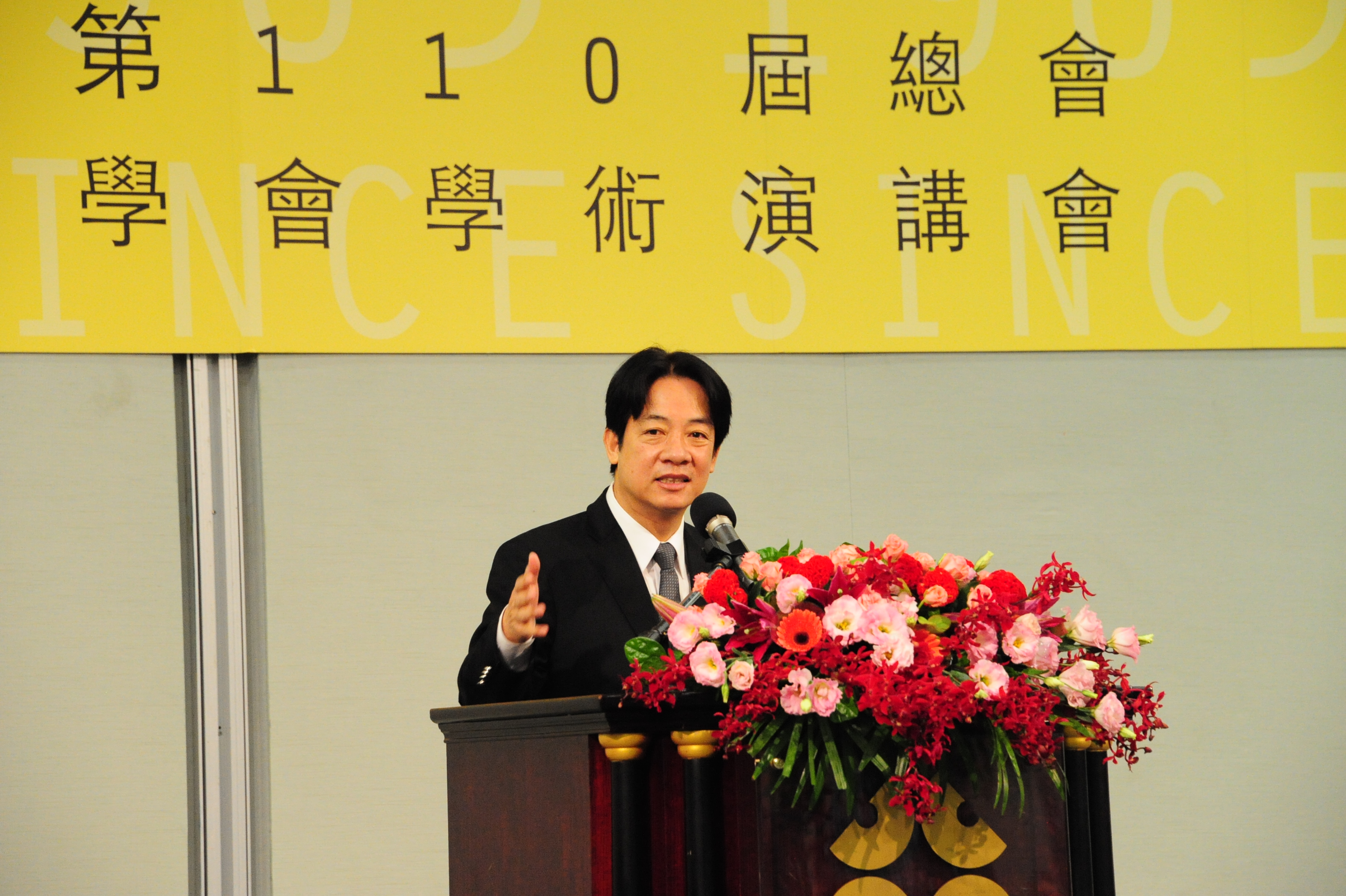賴揆籲請醫界協助推動長照2.0、生技產業及醫療行政管理資訊化　共5張