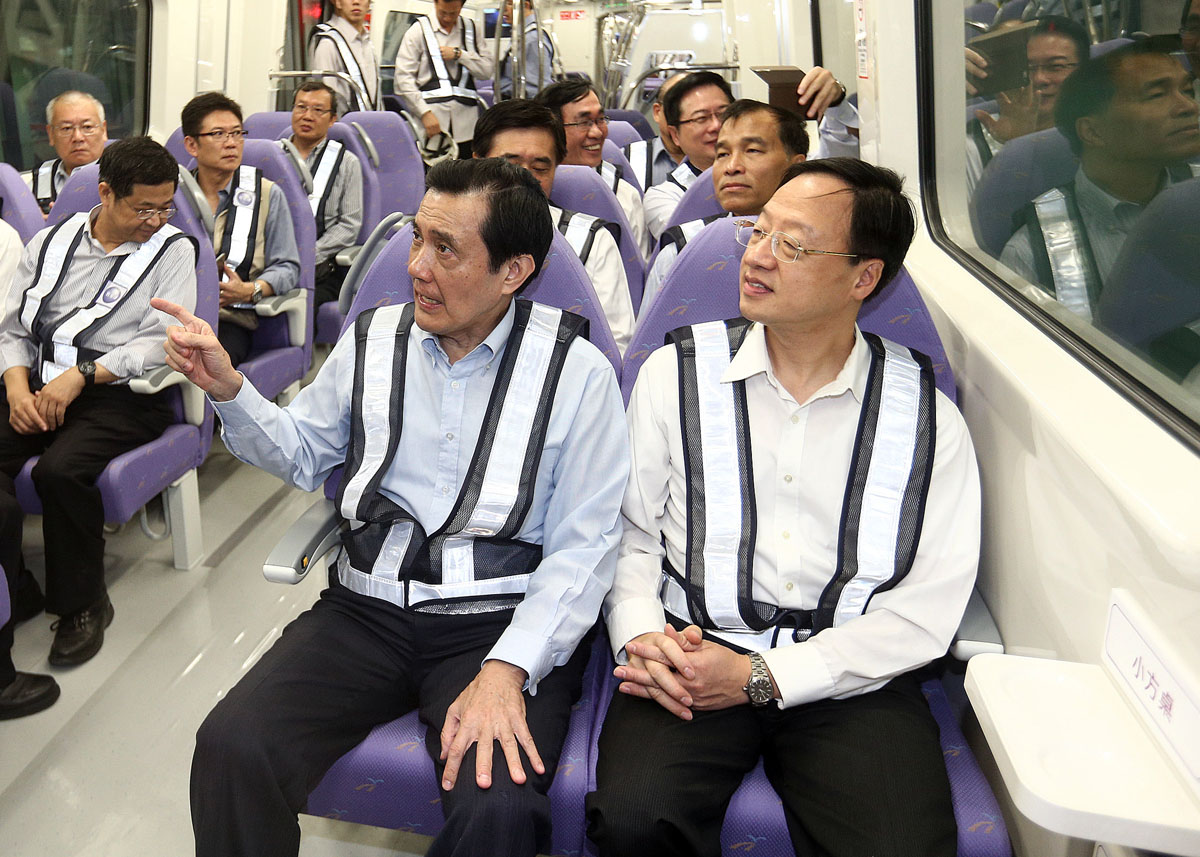 江揆視察機場捷運臺北車站 期勉展現一流捷運交通網運輸環境 　共2張