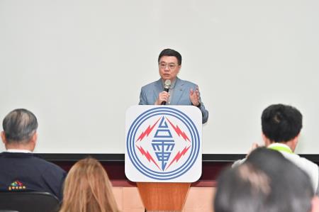 行政院長卓榮泰視察台中發電廠 　共5張