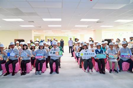 2026年4月25日行政院長卓榮泰視察嘉義市西區全民運動館工程 　共5張