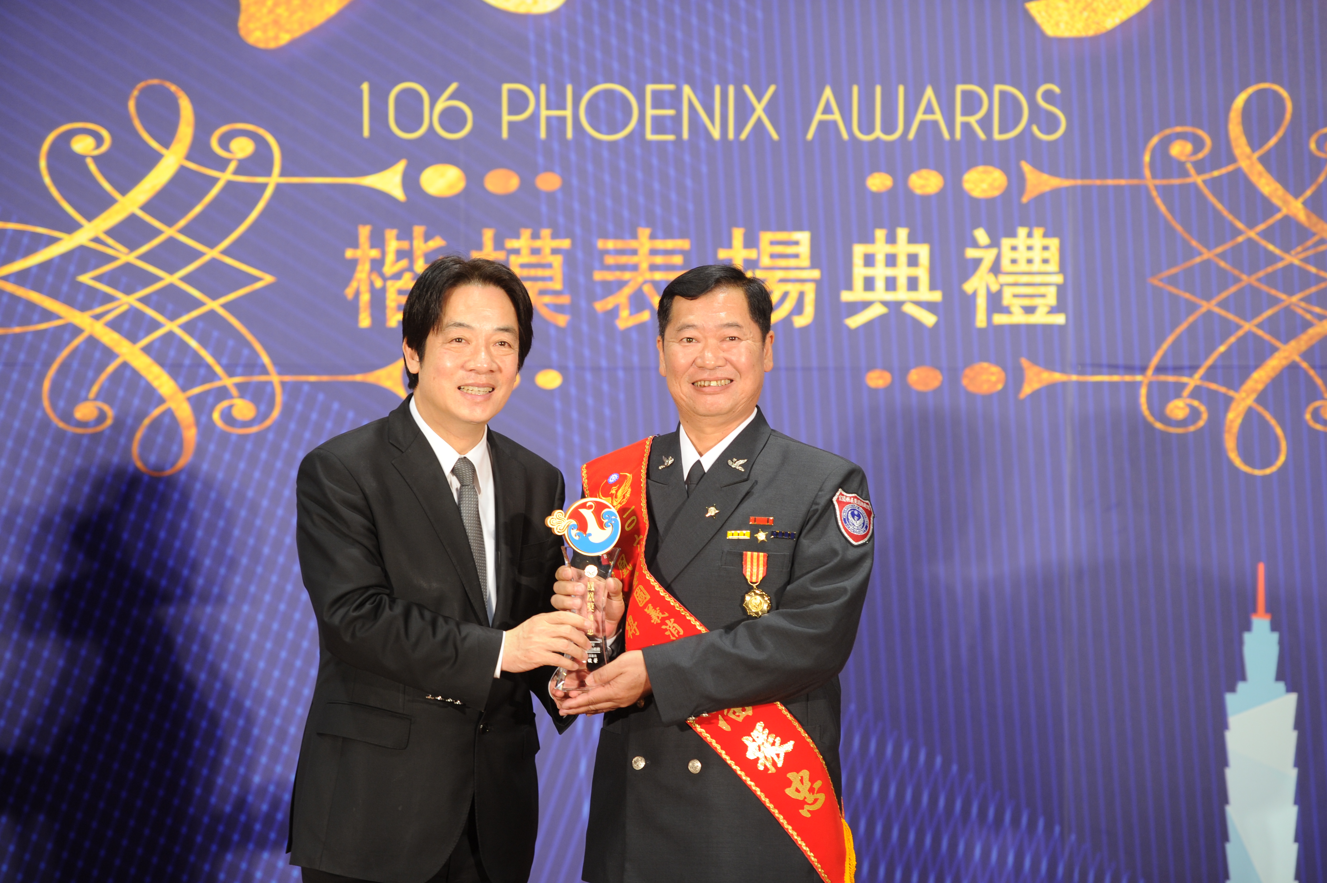 表揚106年度鳳凰獎楷模 賴揆：充足消防人力，支持消防設備更新與訓練　共4張