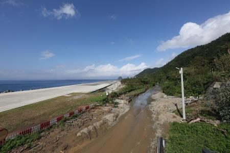 行政院長卓榮泰視察康芮颱風蘭嶼災損復原情形